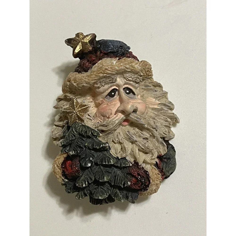 Vintage Boyds Bears Santa Holiday Christmas Wreath Resin Signed  Brooch Pin